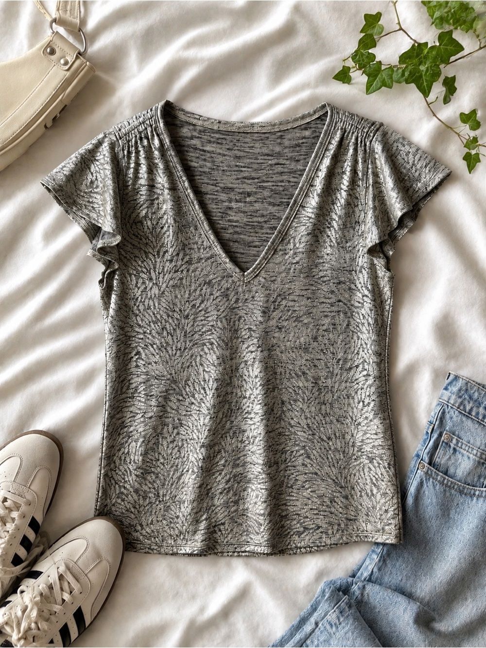 White‎ House Black Market Metallic Floral Flutter Sleeve Top XXS Gold Shimmer